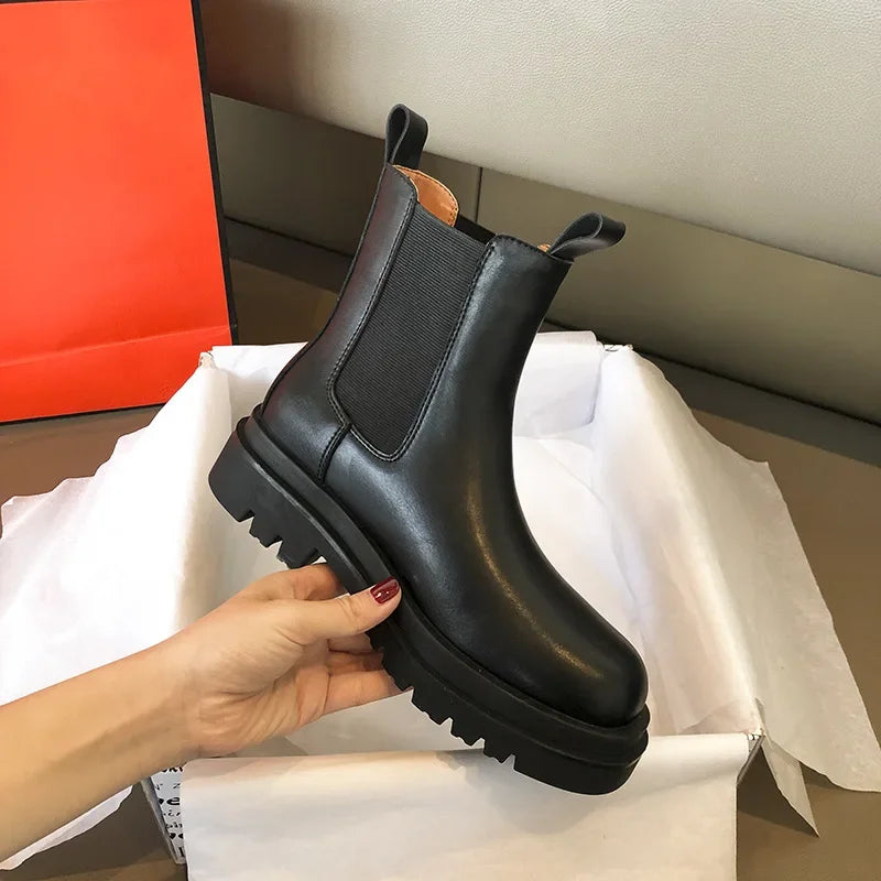 VÉDA™ CHUNKY LEATHER CHELSEA BOOTS